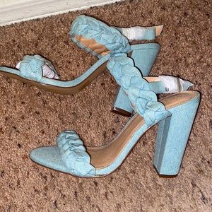 **NEVER WORN CHUNKY HEELS